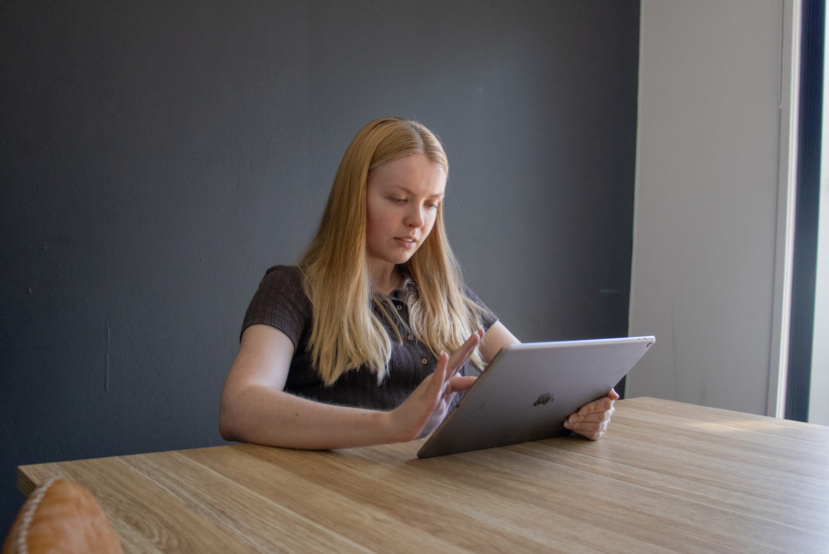 custom-elearning-training-employee-ipad