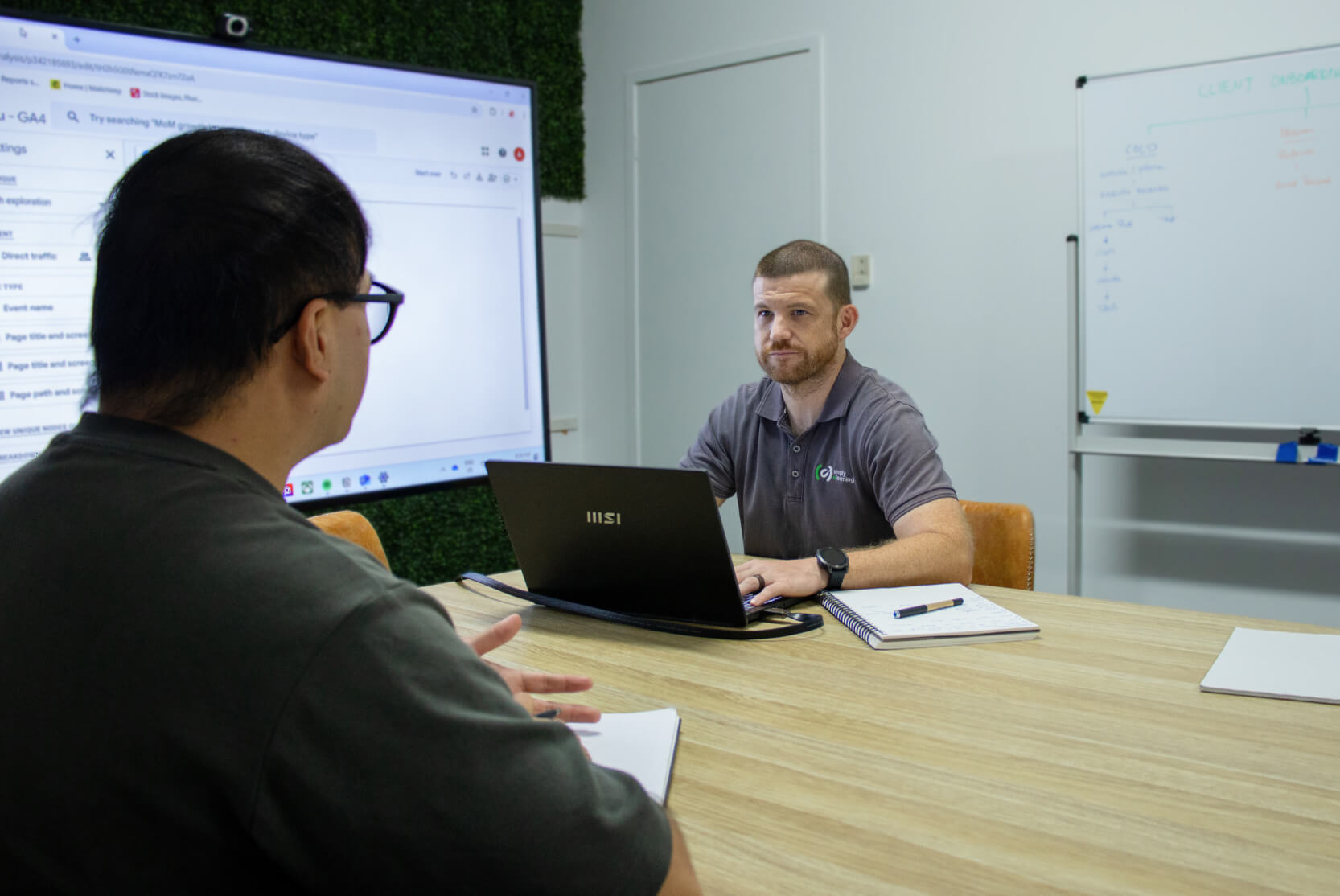 simply-elearning-team-meeting