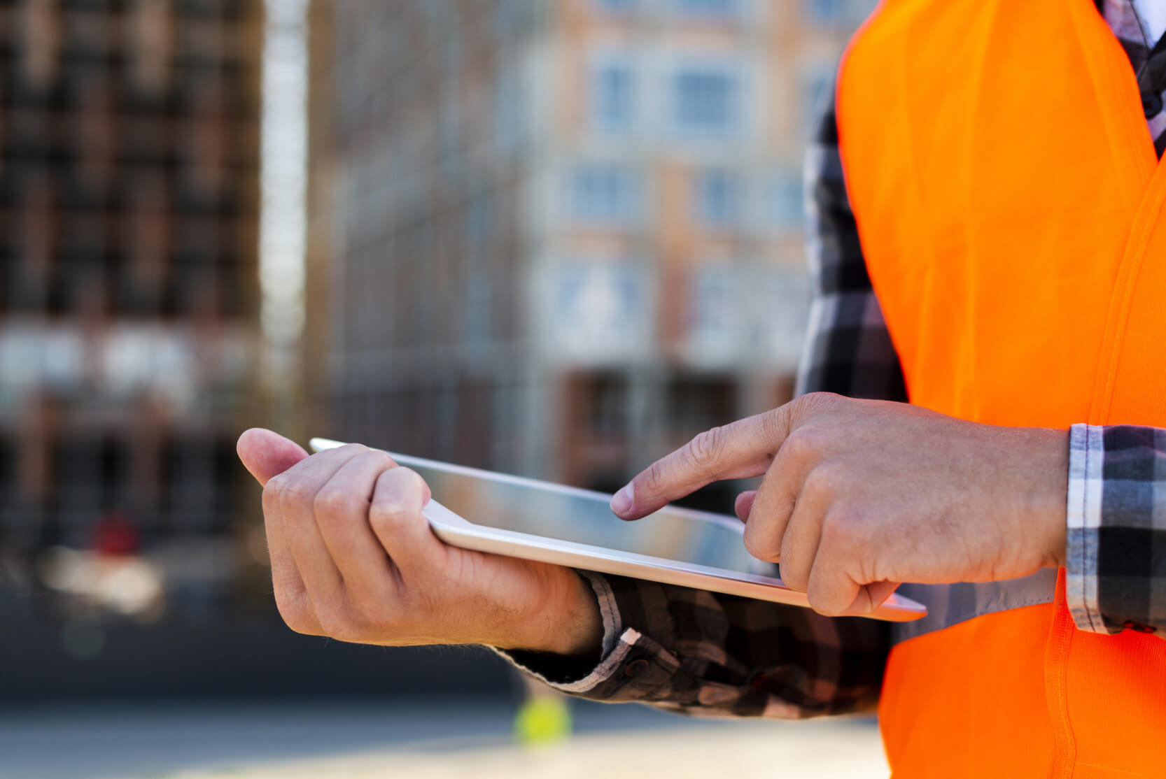 ipad-construction-worker-training-online